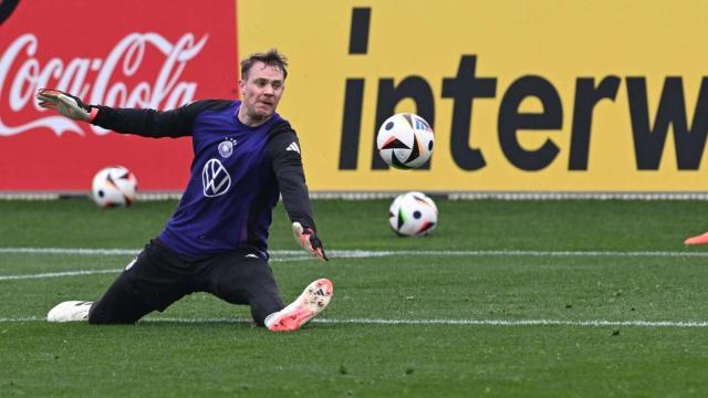 开云体育线上-诺伊尔戏剧性伤退！影响国家队事小，影响欧冠事大