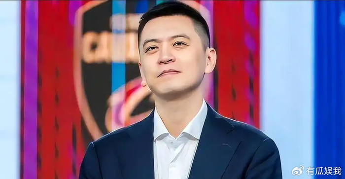 开云体育-重回辽宁指教？现身上海，杨鸣官宣，谁注意他手机观看内容|辽宁男篮|乌戈|新疆男篮|深圳男篮|山西男篮_新浪体育_新浪新闻